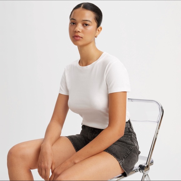 Levi's | Essential Short Sleeve T-Shirt - Picture 1 of 6